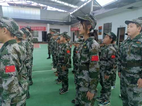 昆明军事夏令营分享孩子内向不爱与人沟通，胆子有些小怎么办