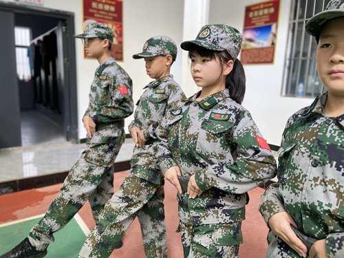 孩子们参加昆明军事夏令营能让孩子收获什么